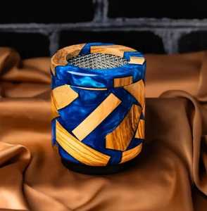 Ensemble brûleur d'encens en résine bleue avec motifs en bois de manguier et d'acacia, dessus en résine à rayures de bambou et maille, parfum bois de santal pour la maison arabe - Product Image 1