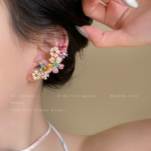 Boucles d'oreilles pendantes tendance de haute qualité, personnalisées, à blocs de couleur et motifs floraux, en alliage de zinc plaqué or 14K, bijoux de fête pour femmes, 100% personnalisables - Product Image 3