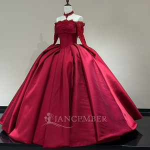 Robe de bal de Quinceañera Xs286 moderne rouge bordeaux en satin, épaules dénudées, manches en dentelle, longueur ras du sol, avec appliques, pour Sweet 15 - Product Image 2
