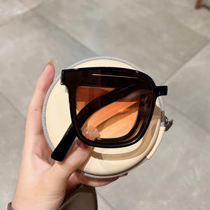 Gafas de sol con montura cuadrada Gm para mujer, montura negra, lentes naranjas, protección UV400, diseño plegable de moda - Product Image 1