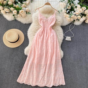 Robe décontractée de printemps, nouvelle collection, style déesse, à bretelles, dos nu, col sexy, motif floral ajouré, élégante et tendance - Product Image 4