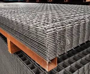 Vente chaude Hebei Anping usine stocks de haute qualité 1x1 2x2 galvanisé bétail soudé treillis métallique pour clôture