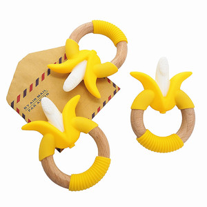 En stock Jouets sensoriels pour bébés Hochet <span class=keywords><strong>Anneau</strong></span> <span class=keywords><strong>de</strong></span> <span class=keywords><strong>dentition</strong></span> en bois souple sans BPA <span class=keywords><strong>Anneau</strong></span> <span class=keywords><strong>de</strong></span> <span class=keywords><strong>dentition</strong></span> en silicone <span class=keywords><strong>de</strong></span> qualité alimentaire pour enfants <span class=keywords><strong>Banane</strong></span> - Product Image 2