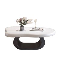 Table basse italienne minimaliste en forme de nuage : design moderne, créatif et luxueux de couleur crème pour le salon