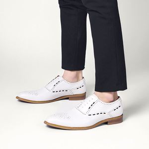 รองเท้าหนังอ็อกซ์ฟอร์ดสีขาวคุณภาพสูงสำหรับผู้ชาย ขายส่ง เหมาะสำหรับใส่ทำงาน ธุรกิจ งานเลี้ยง รองเท้าแบบสั่งทำพิเศษสำหรับฤดูใบไม้ร่วง พร้อมพื้นรองรับแรงกระแทก - Product Image 4