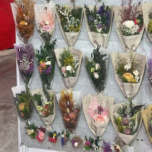 Bouquet <span class=keywords><strong>de</strong></span> fleurs séchées, herbe <span class=keywords><strong>de</strong></span> la pampa et eucalyptus préservés, style rustique campagnard, <span class=keywords><strong>centre</strong></span> <span class=keywords><strong>de</strong></span> <span class=keywords><strong>table</strong></span>, sans entretien, décoration naturelle - Product Image 1