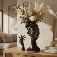 Statue de buste de femme africaine avec main en argent découpée au laser, figurine en résine au design contemporain pour la décoration intérieure et l'affichage artistique
