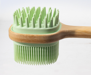 Brosse de bain 2-en-1 en silicone souple avec long manche en bois, outil de nettoyage du dos pour la douche, brosse douce pour usage quotidien - Product Image 6