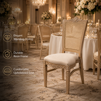 Chaise de banquet empilable en plastique imitation bois, style rotin, avec dossier coussiné, populaire pour la location d'événements, mariages et cérémonies (vente en gros)