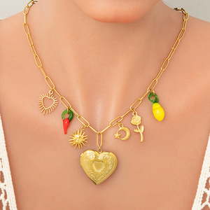 Collar con colgante de corazón de acero inoxidable con dijes de sol y estrella para mujer, joyería de regalo - Product Image 2