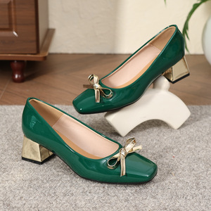 <span class=keywords><strong>Scarpe</strong></span> <span class=keywords><strong>con</strong></span> <span class=keywords><strong>Tacco</strong></span> a Blocco Xuanhui in Pelle Verniciata <span class=keywords><strong>Verde</strong></span>, Punta Quadrata, <span class=keywords><strong>Tacco</strong></span> Dorato Metallizzato, Eleganti <span class=keywords><strong>con</strong></span> Fiocco, Calzature da Ufficio per Signore - Product Image 2