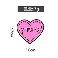 Broche en métal en gros, motif dessin animé, en forme de cœur, avec symbole d'intercepteur de pente rose mignon, pour la Saint-Valentin, thème mathématique