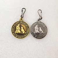 Pendentif Médaillon Croix pour Chien Saint François en Métal Doré et Argenté Style Vintage Antique – Charme Protecteur pour Chien