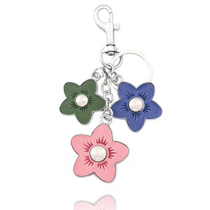 Llavero de Moda con Cristal y Metal, Colgante Ligero de Lujo con Flor Pequeña de Sakura para Accesorios de Coche y Bolsos - Product Image 1