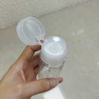 Flacon pulvérisateur en plastique pour huile essentielle, emballage cosmétique, design carré vide, matériau PET