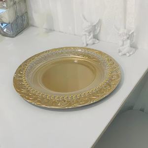 Assiette de Présentation en Plastique Doré Luxe Moderne et Durable, Motif Végétal, Lavable au Lave-Vaisselle pour <span class=keywords><strong>Horeca</strong></span>, Mariages et Événements (Vente en Gros) - Product Image 3