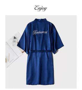 Festa di nozze squadra abito da sposa con lettere nere pigiama raso damigella rosa oro accappatoio ragazze donna giorno fortunato - Product Image 4