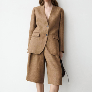 Blazer ajusté élégant pour femme en mélange de lin marron camel, sans col, à simple boutonnage, avec poches, respirant, idéal pour le travail et le bureau en été - Product Image 1