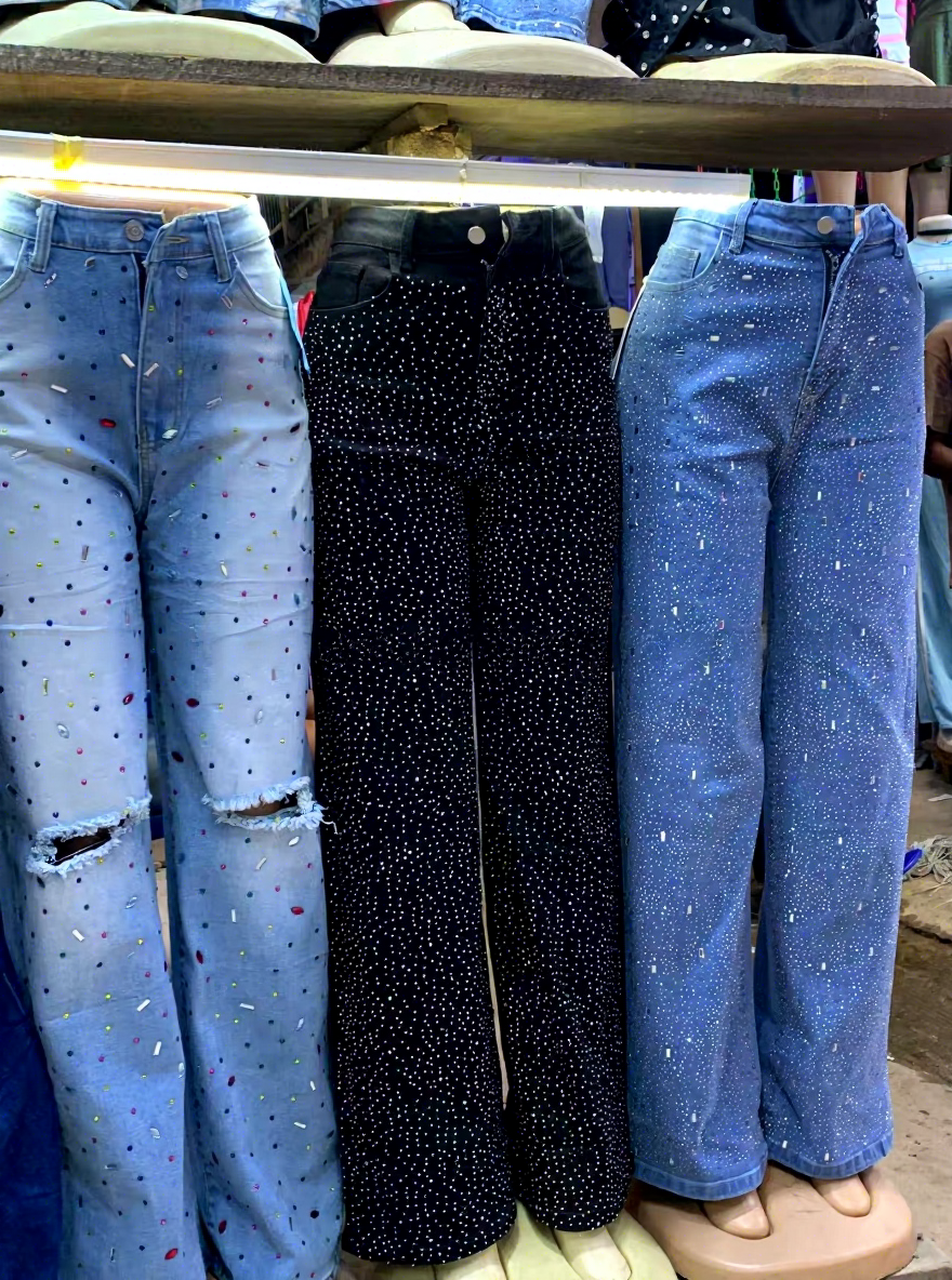 Noir, blanc, bleu, bleu clair, etc.