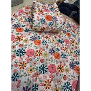 Tissu de soie luxueux et chatoyant, texture douce et riche, idéal pour les robes de mariée, les saris, les lehengas et la mode de créateurs - Product Image 3