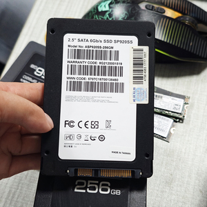 İkinci El SATA III Sabit Disk Yüksek Hızlı 2.5" Metal Gövdeli Okuma Hızı 401-500MB/S Yazma Hızı 301-400MB/S Ssd 256gb - Product Image 2