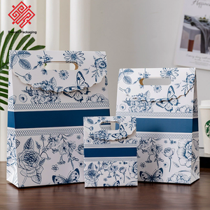 Sac d'emballage en papier portable haut de gamme Baoren pour petites entreprises, motif floral, style chinois, sac cadeau pour les fêtes - Product Image 1