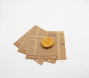 กระดาษห่ออาหารเกรดปลอดภัยสำหรับอาหาร พิมพ์โลโก้และขนาดตามสั่ง ขายส่ง กระดาษเคลือบแว็กซ์กันไขมันสำหรับห่อเบอร์เกอร์และเนื้อเดลี่ - Product Image 2