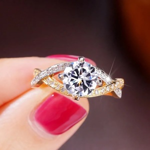Anello di Fidanzamento a Quattro Punte Bicolore con Zirconi Intrecciati per Donne, Elegante Gioiello da Matrimonio - Product Image 4