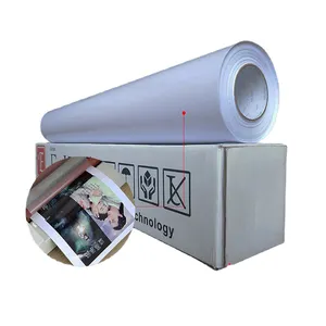 Film laminasi dingin latar belakang putih pelindung Gambar fotomerial film pelindung PVC transparan perekat diri