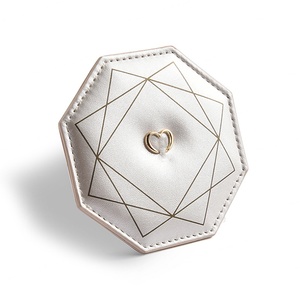 Espejo de Maquillaje Clásico de Cuero PU con Textura Lujosa, Espejo Redondo de Bolsillo Portátil para Viajes - Product Image 1