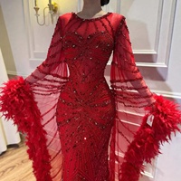 Serene Hill LA72708A Übergröße Rotes Abendkleid mit O-Ausschnitt, Meerjungfrauen-Silhouette, Perlen und Federn, Formelle Partykleider für Damen