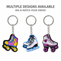 Porte-clés personnalisé en caoutchouc en forme de patin à roulettes, joli breloque en forme de chaussure de sport pour la décoration de sacs à dos, cadeau de fête, prix de gros