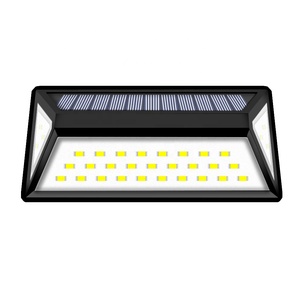 Mise à niveau de 33 LED applique <span class=keywords><strong>murale</strong></span> de jardin solaire Nouvelle applique <span class=keywords><strong>murale</strong></span> carrée extérieure <span class=keywords><strong>avec</strong></span> détecteur de mouvement Diffuseur en polycarbonate étanche à l'eau - Product Image 1
