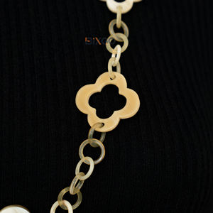 สร้อยคอแบบโซ่ลายดอกไม้กลวงทำจากเขาควายแบบคลาสสิก เครื่องประดับออร์แกนิกสำหรับใส่ในองค์กร น้ำหนักเบา สวมใส่สบาย - Product Image 5