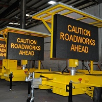 1600x960mm Traffic VMS Trailer LED Screen Roadside Video Sign