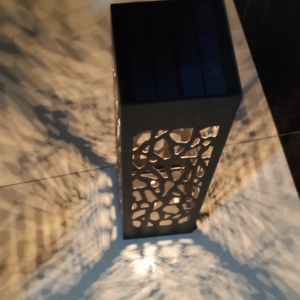 Exclusivo Baliza de Jardín Art Deco de Acero Corten con Iluminación LED, Resistente a la Intemperie, para Exterior/Interior - Product Image 1