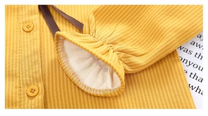 Produit chinois en gros, vêtements en coton tricoté, ensembles de chemisiers et jupes jaunes pour filles - Product Image 5