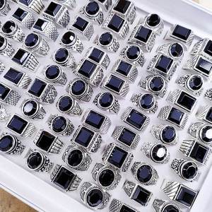 Bagues de mariage en vrac pour hommes, assortiment de pierres précieuses noires, style vintage et antique - Product Image 1