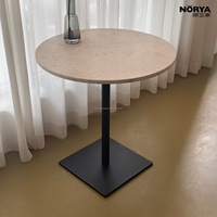 Table basse NORYA avec plateau en marbre naturel et base en métal pour le mobilier de salon
