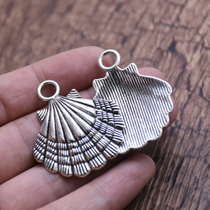 Antique Silver Seashell Pendant Alloy Irregular Shape For Necklace Making DIY Jewelry Component - Product Image 4