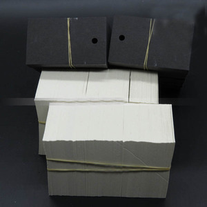 Etichette pendenti in cartoncino nero con laminazione opaca e lamina d'argento per abbigliamento - Product Image 2