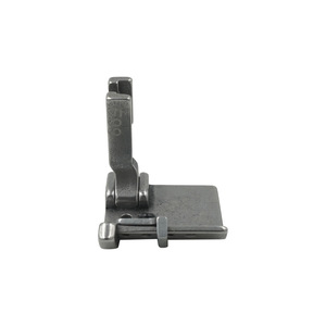 Pied presseur multifonctionnel F99 en acier réglable pour machines à coudre plates, pour ourlets, plis, bordures et traitement de vêtements - Product Image 1