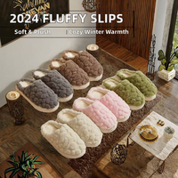 Chaussons d'intérieur plats et moelleux en peluche antidérapants pour femmes, collection Hiver 2024 – Vente en gros