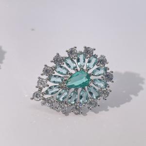 ต่างหูเพชรทรงหยดน้ำสีขาวและสีเขียว ประดับทองเหลืองชุบทอง ดีไซน์หรูหราทันสมัยจาก Tianyu Gems สำหรับผู้หญิง - Product Image 3