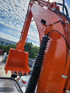 รถขุดฮิตาชิ ZX200 มือสองจากญี่ปุ่น รุ่นปี 2025 น้ำหนัก 20 ตัน ระบบควบคุม PLC อีซูซุ เครื่องยนต์ 0.8m มอเตอร์ เกียร์ ปั๊ม - Product Image 5