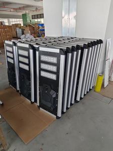 ไฟถนน LED ออลอินวันกลางแจ้ง 100W ได้รับการรับรองมาตรฐาน IP65 แบตเตอรี่ในตัว มุมลำแสง 120 องศา ได้รับการรับรองมาตรฐาน Rohs ใช้พลังงานแสงอาทิตย์ - Product Image 1