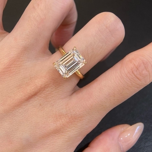 Anillo de compromiso Aazuo de oro amarillo macizo de 18 quilates con diamantes cultivados en laboratorio de 6.0 quilates, corte esmeralda grande de lujo para mujer, ideal para banquetes y fiestas. - Product Image 2