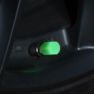 PUERXIN Capuchon de <span class=keywords><strong>valve</strong></span> de pneu universel pour moto et <span class=keywords><strong>voiture</strong></span>, <span class=keywords><strong>lumineux</strong></span> et autoluminescent - Product Image 2