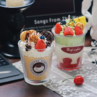 Bougie artisanale réaliste en forme de pot de crème glacée avec couverture de neige aux fraises, bougie esthétique en cire de soja pour cadeau de mariage et décoration intérieure