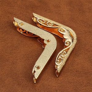 Wholesale <strong>Luggage</strong> Parts Handbag Alloy DIY Accessories Bag <strong>Corner</strong> Protector Vintage Alloy Decoration Edge Buckle <strong>Corner</strong> Protector - Product Image 6